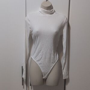 HALARA Classic White Turtleneck Bodysuit